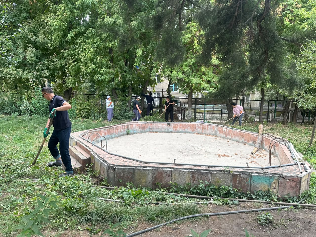 Институтта Кыргыз Республикасынын Эгемендүүлүк күнүнө карата ишембилик уюштурулду